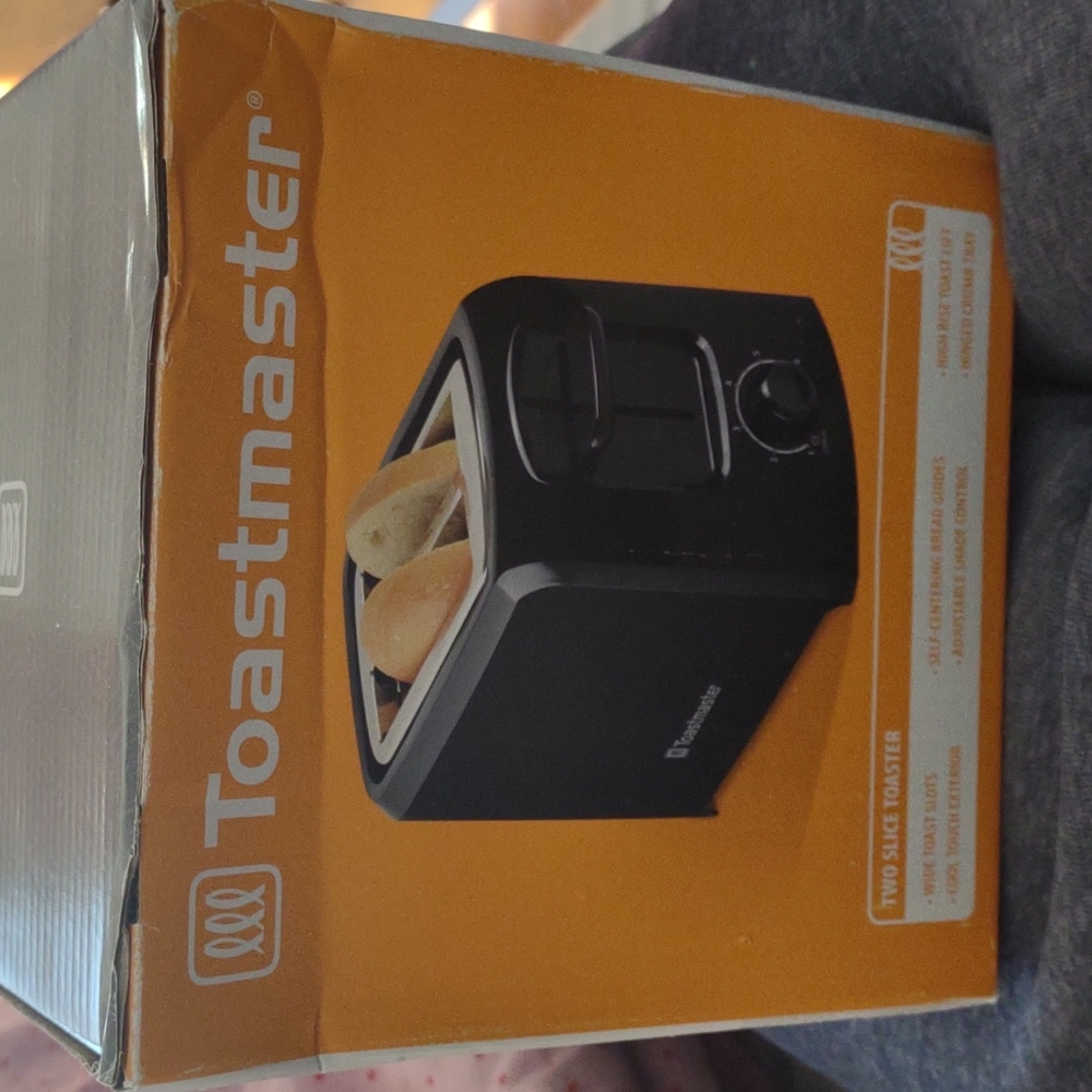 2 slice toaster brand new by Toastmaster. Please note: UPC code has been cut out - Picture 4 of 4